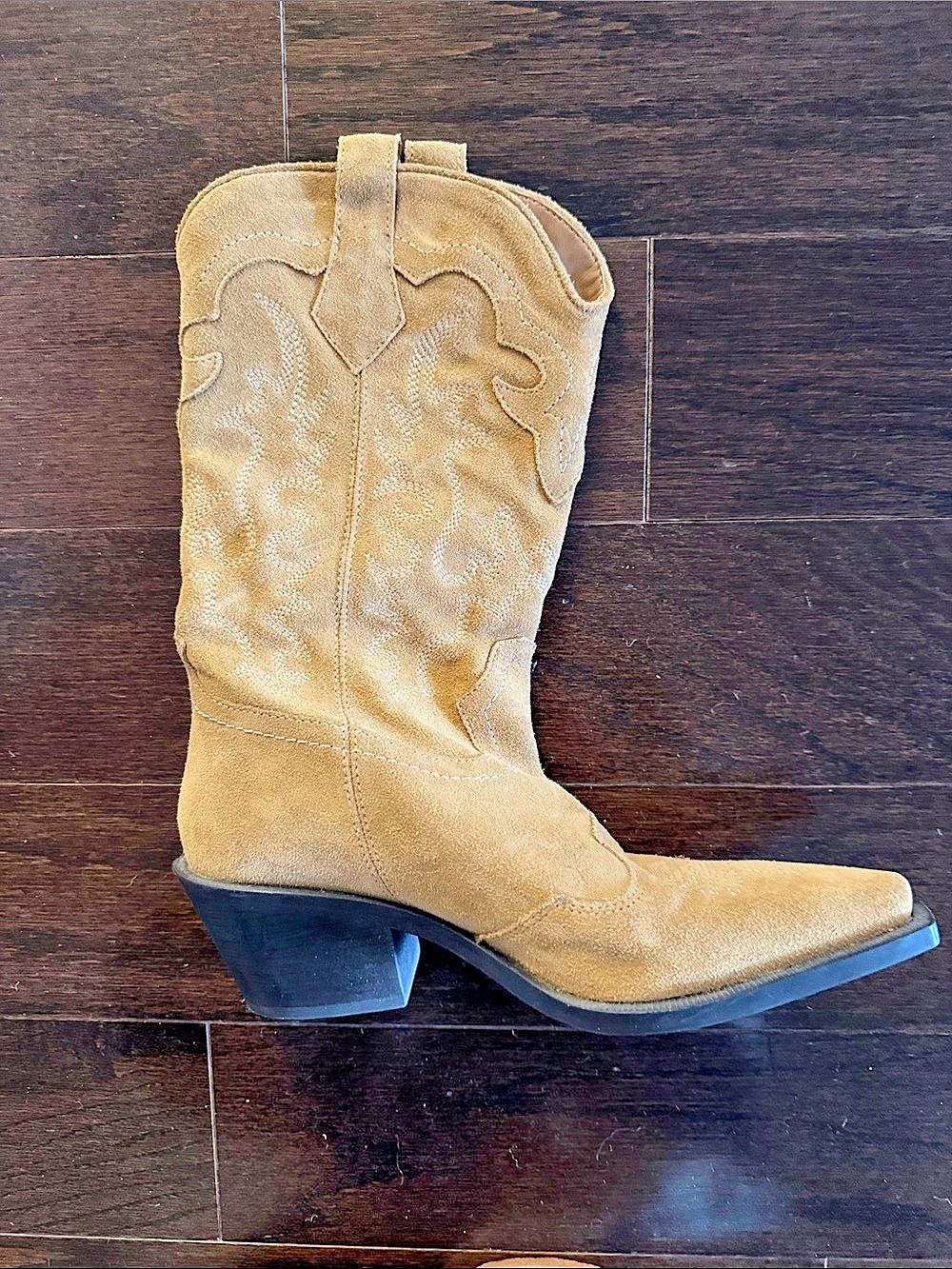 Zara’s - perfect condition !  Embroidered Western Boots in Brown